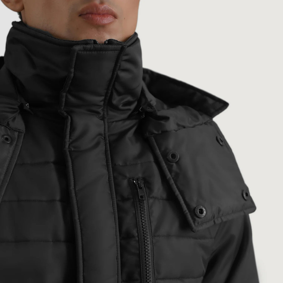 
Fóðursýn Showing Quilted Viscose Lining & Tveir hagnýtir innri vasar
