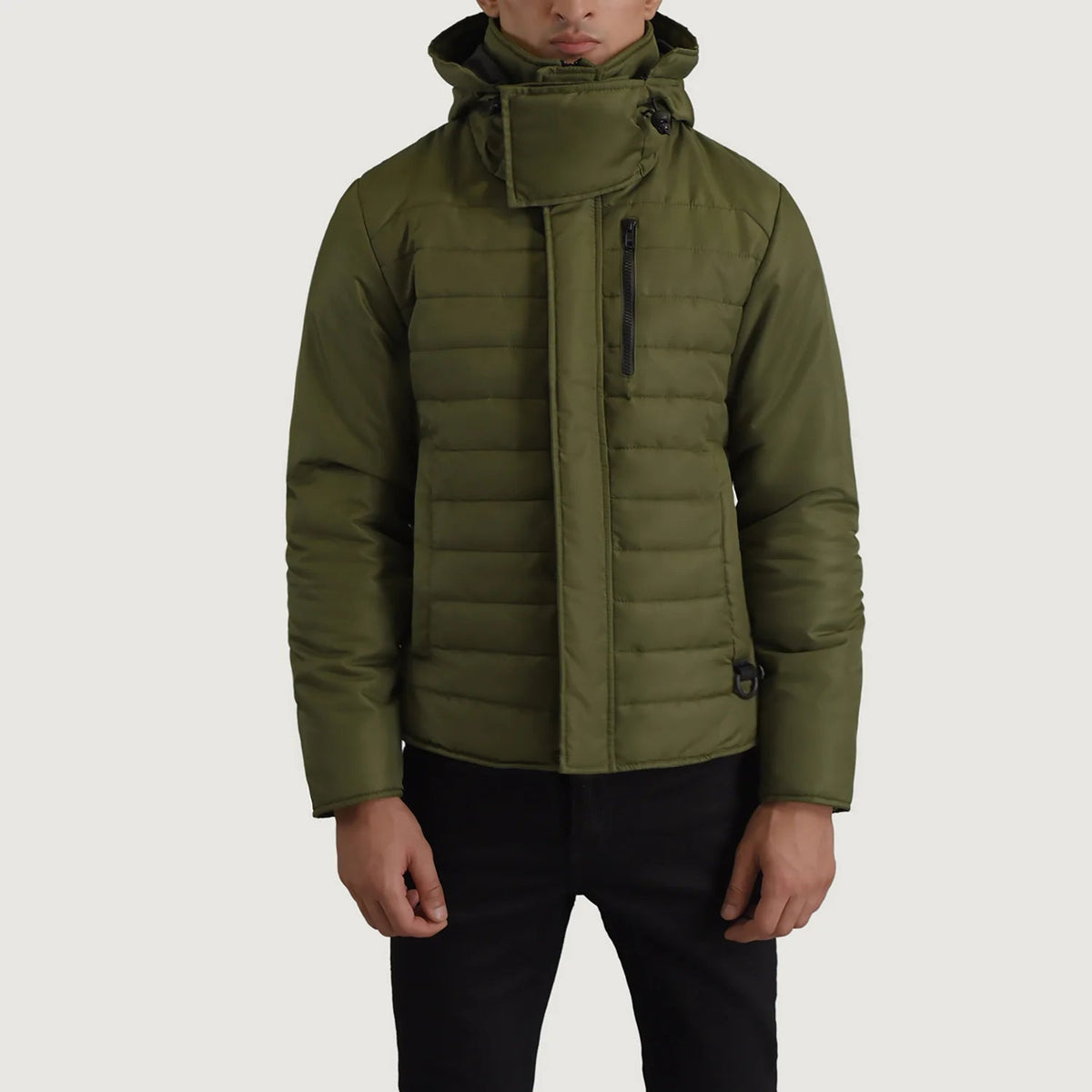 
Malcolm Grænn Hooded Puffer Leðurjakki fyrir Karla - Hliðarsýn með vinnuvistfræðilegu ermasniði