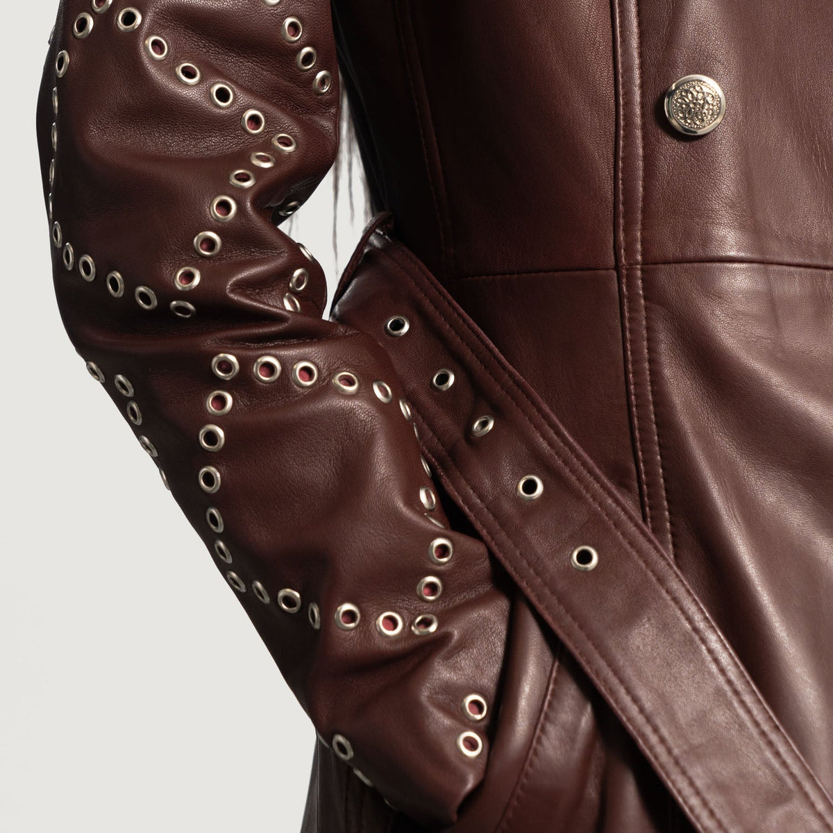 
Nærmynd of Notch & Button & Waist belt Hardware on Missoni Vínrauður Leðurfrakki fyrir Konur