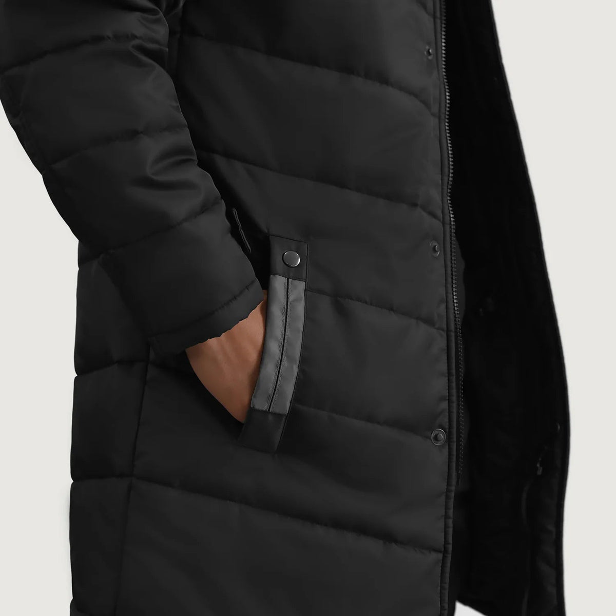 
Nærmynd of Classic Collar & Zipper With Snap Button Placket Hardware on Moore Svartur Hooded Parka fyrir Karla