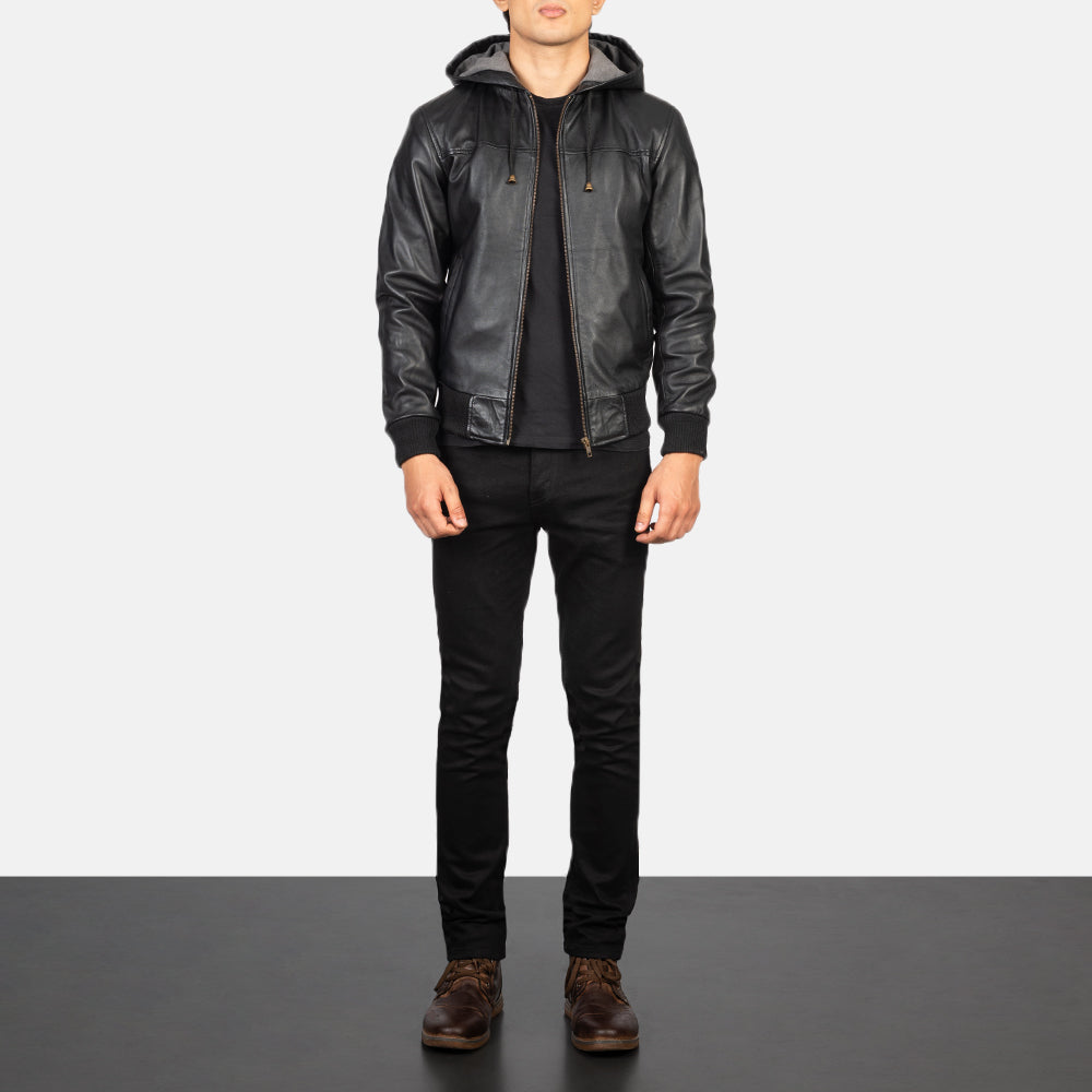 
Nintenzo Black Hooded Leather Jacket - Hliðarsýn með vinnuvistfræðilegu ermasniði