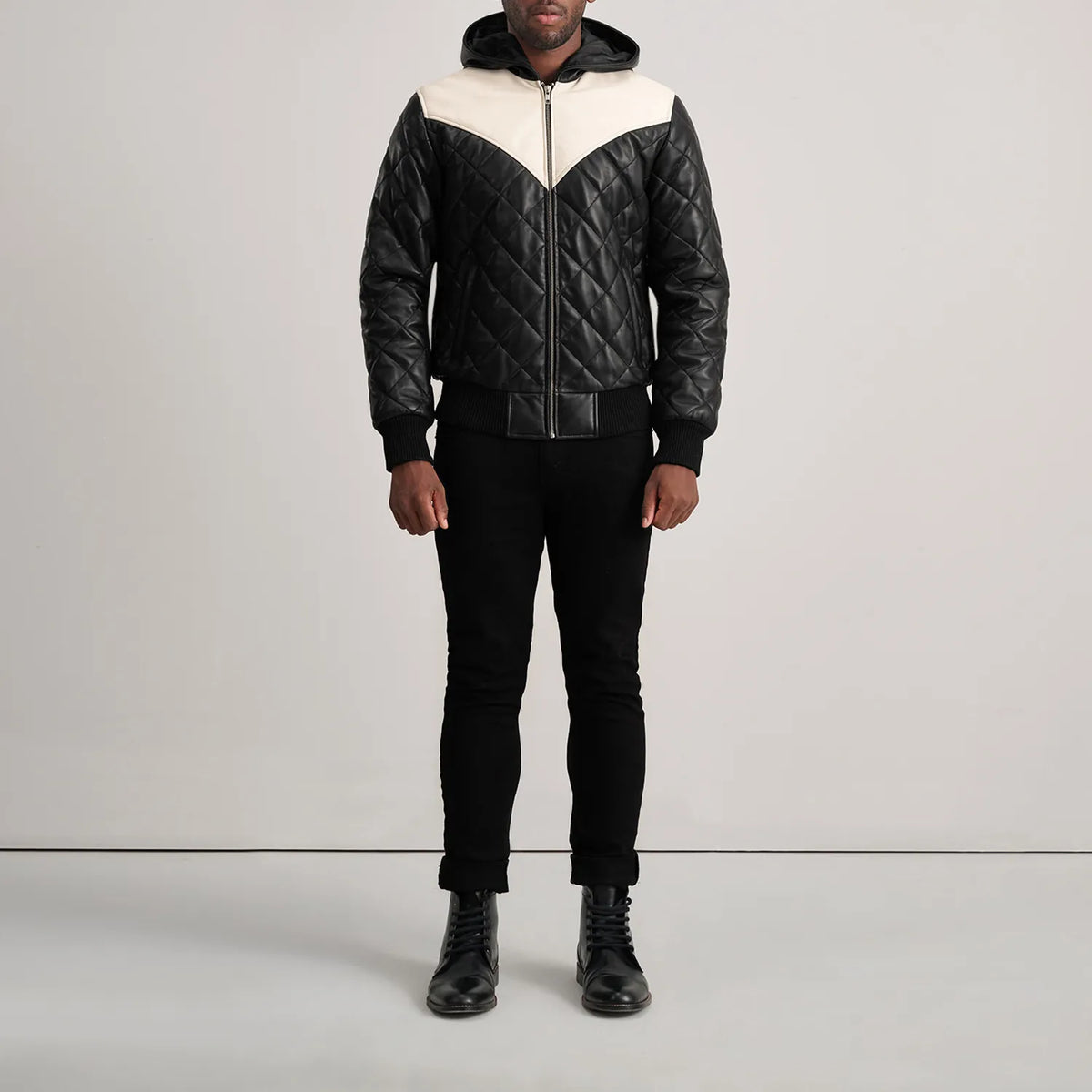 
Norman Tan Hooded Bomber Leather Puffer Jacket - Hliðarsýn með vinnuvistfræðilegu ermasniði