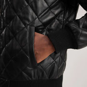 
Fóðursýn Showing Quilted Polyester Lining & Tveir hagnýtir innri vasar