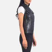 
Black Sheepskin Leather Biker Jacket - Að aftan með nákvæmri axlasniði og hreinum fald