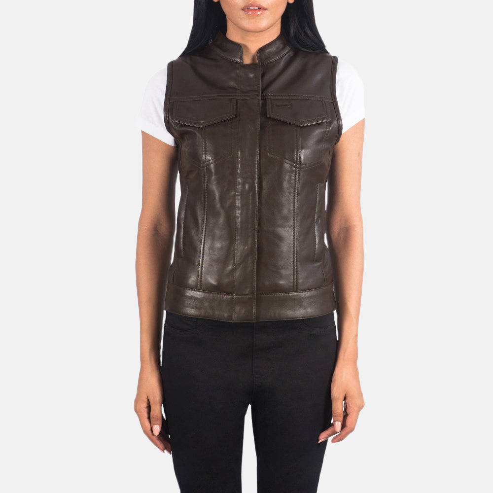 
Nærmynd of Band & Zipper with Button Flap Hardware on Rayne Moto Brúnn Leðurvesti fyrir Konur