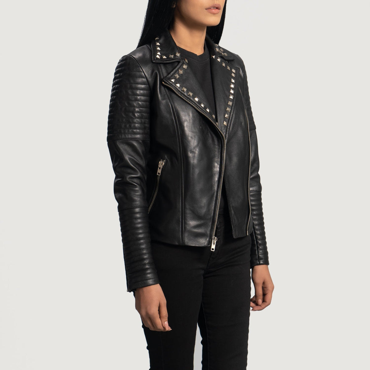 
Black Sheepskin Leather Biker Jacket - Að aftan með nákvæmri axlasniði og hreinum fald
