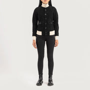 
Sasha A1 Black Suede Bomber Jacket - Hliðarsýn með vinnuvistfræðilegu ermasniði