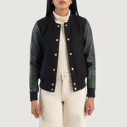 
Savant Green Hybrid Varsity Jacket in Green Sheepskin Leather - Að framan með sniðinni hönnun | Kaupa á netinu