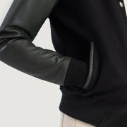 
Fóðursýn Showing Quilted Polyester Lining & Tveir hagnýtir innri vasar