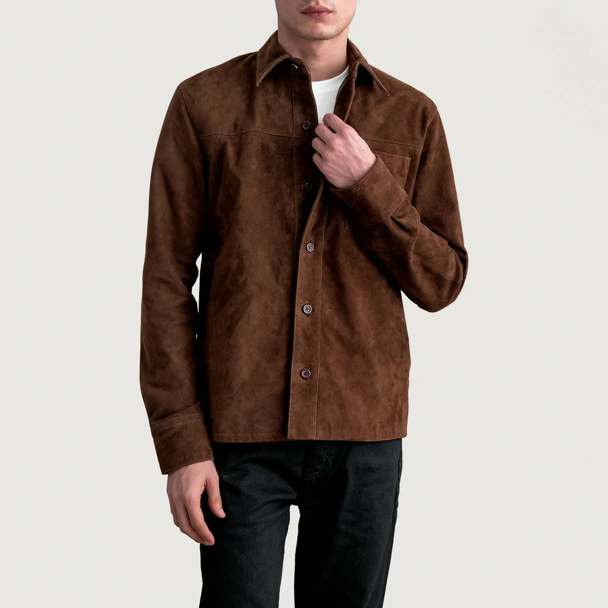
Scout Mocha Suede Leather Shirt fyrir Karla fyrir Karla in Brown Goatskin Suede - Að framan með sniðinni hönnun | Kaupa á netinu