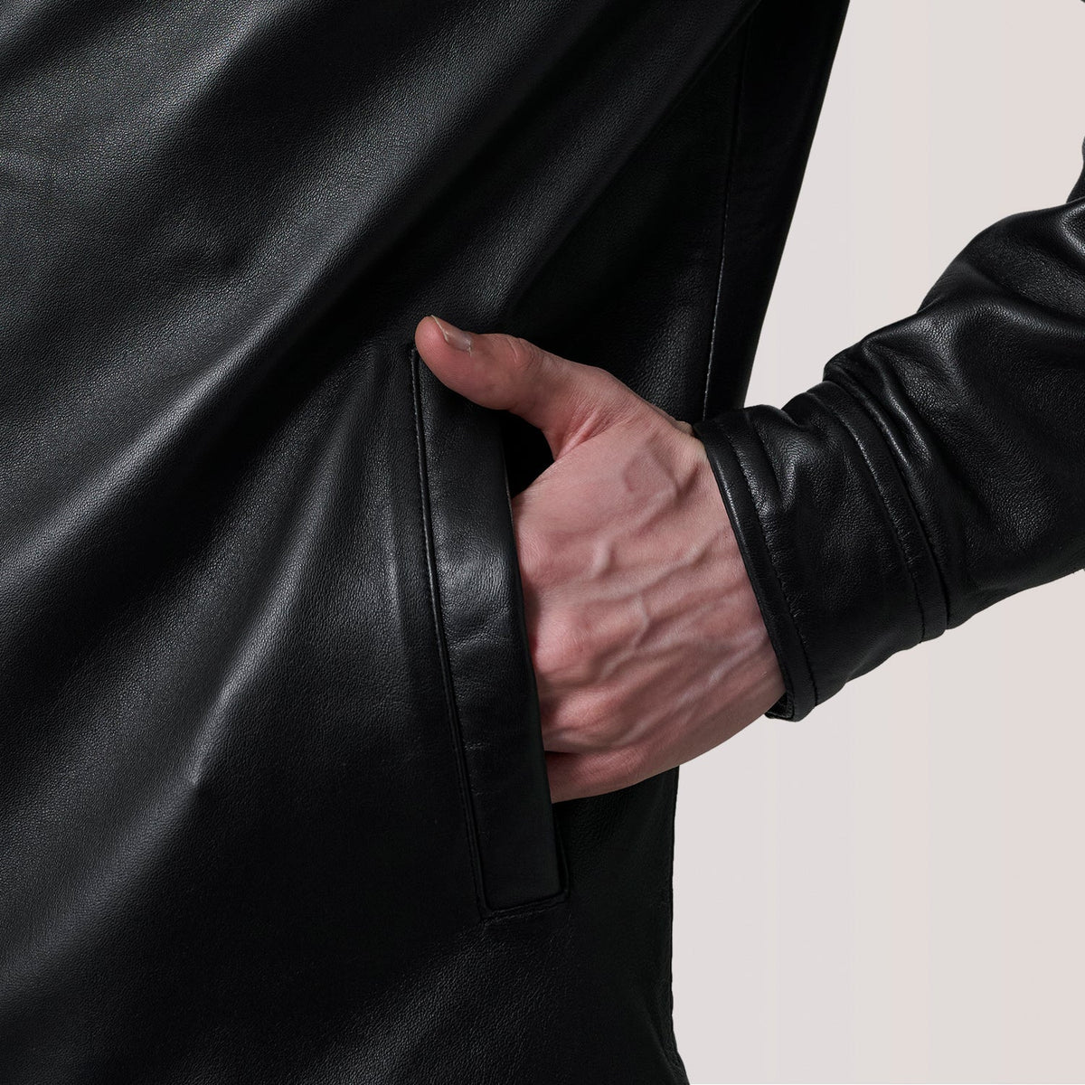 
Fóðursýn Showing Quilted Polyester Lining & Tveir hagnýtir innri vasar