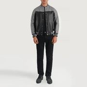 
Terrance Black & Red Leather Varsity Jacket - Hliðarsýn með vinnuvistfræðilegu ermasniði