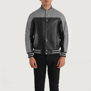 
Nærmynd of Varsity & Snap Buttons Hardware on Terrance Black & Red Leather Varsity Jacket