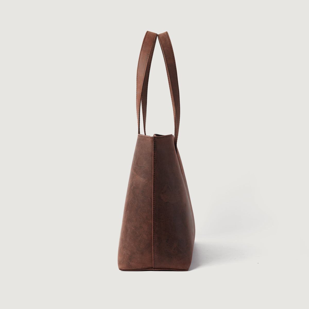 
Fóðursýn Showing Dedicated Padded Laptop Sleeve & Multi-Compartment Organization