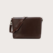 
The Carismatico Vintage Brown Leather Messenger Bag For Men & Women in Vintage Brown Full-Grain Leather - Full Exterior Að framan með sniðinni hönnun | Kaupa á netinu