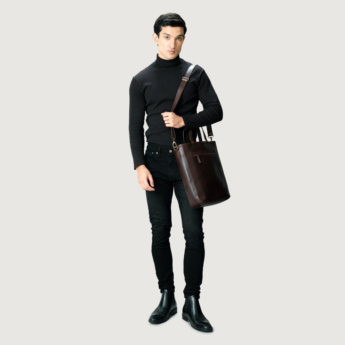
Fóðursýn Showing Dedicated Padded Laptop Sleeve & Multi-Compartment Organization