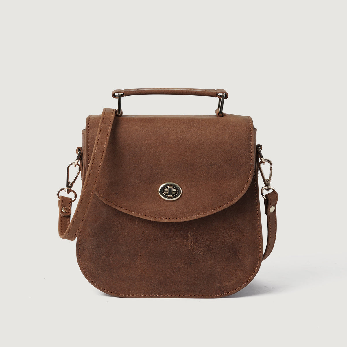 
The Sandra Vintage Ljósbrúnn Leather Saddle Bag For Women in Tan Full Grain Naturally Milled Cowhide Leather. - Full Exterior Að framan með sniðinni hönnun | Kaupa á netinu
