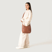 
Brown Full-Grain leather Goods - Að aftan með nákvæmri axlasniði og hreinum fald