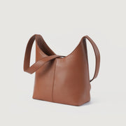 
The Stefani Brown Leather Hobo Bag For Women - Hliðarsýn með vinnuvistfræðilegu ermasniði