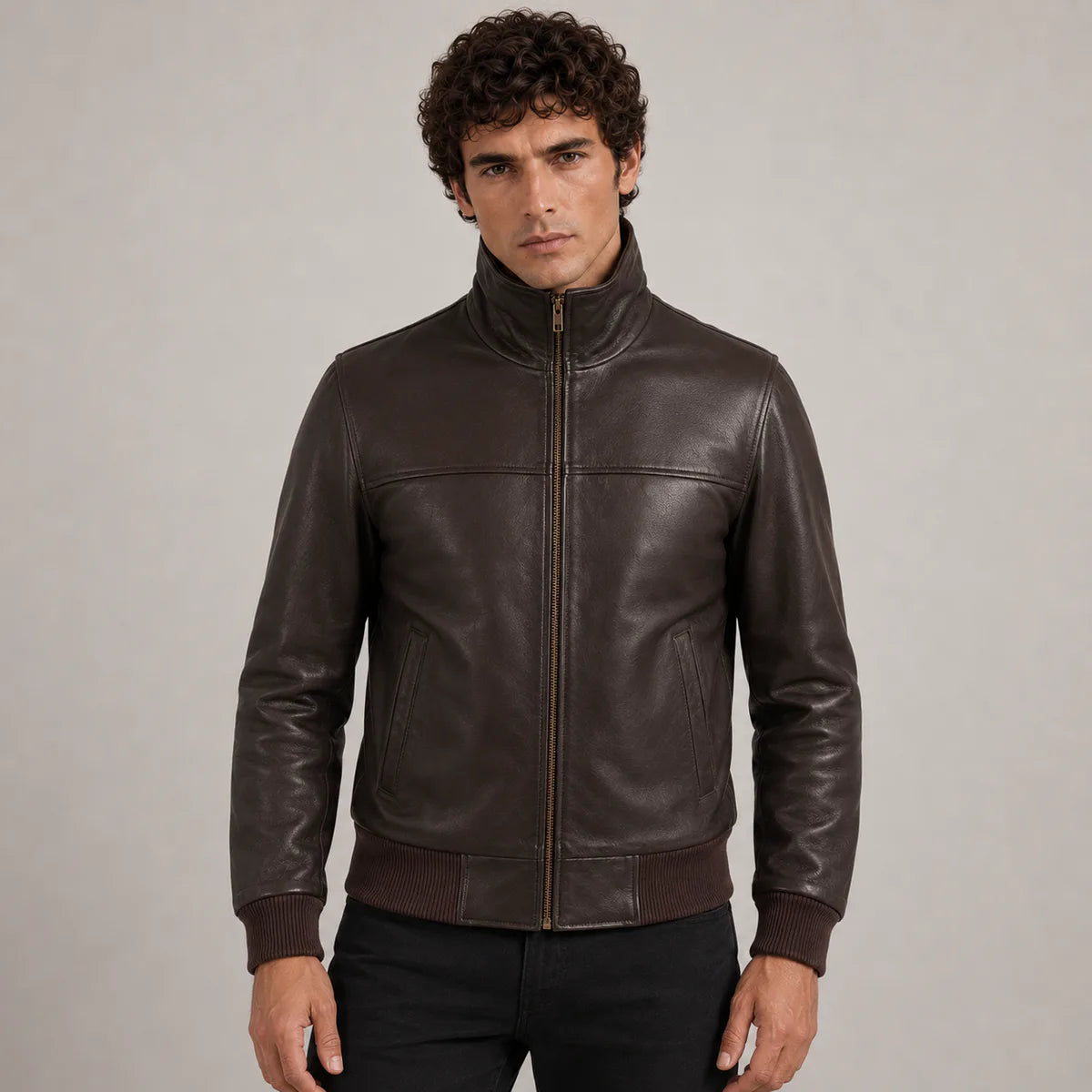 
Dark Brúnn Sheepskin Bomberjakki úr Leðri fyrir Karla in Dark Brown Authentic Sheepskin &Amp; Shearling - Að framan með sniðinni hönnun | Kaupa á netinu
