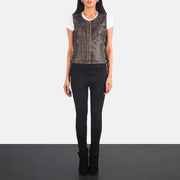 
Vanda Distressed Brúnn Leather Biker Vest fyrir Konur - Hliðarsýn með vinnuvistfræðilegu ermasniði