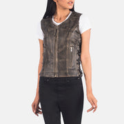 
Nærmynd of V-neck & Zipper Hardware on Vanda Distressed Brúnn Leather Biker Vest fyrir Konur