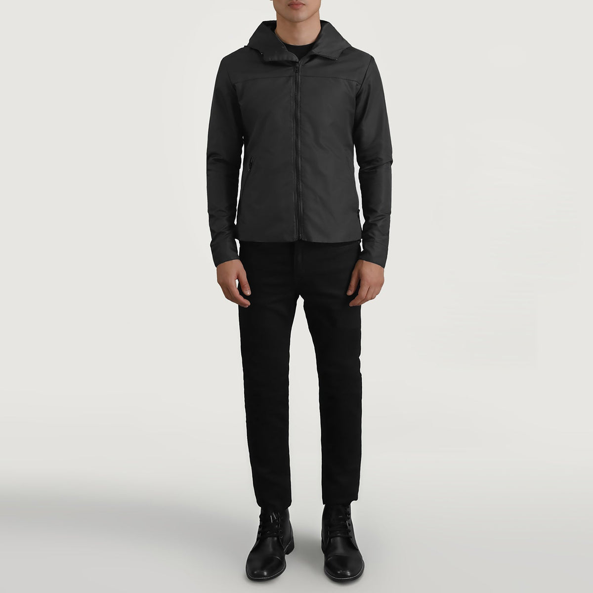 
Wesley Svartur Hooded Windbreaker Leðurjakki fyrir Karla - Hliðarsýn með vinnuvistfræðilegu ermasniði