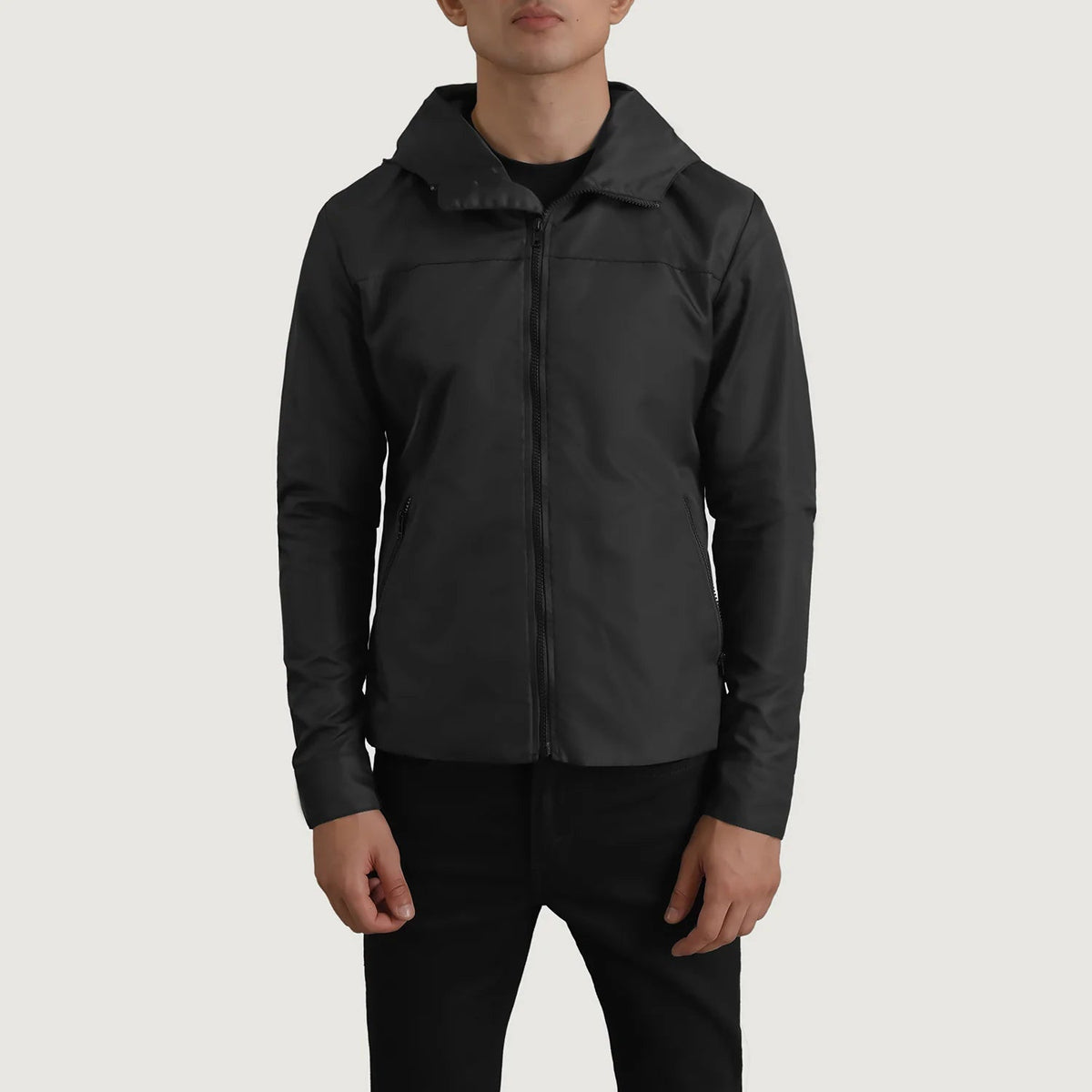 
Nærmynd of Classic Collar & Zipper With Inside Wind Flap. Hardware on Wesley Svartur Hooded Windbreaker Leðurjakki fyrir Karla
