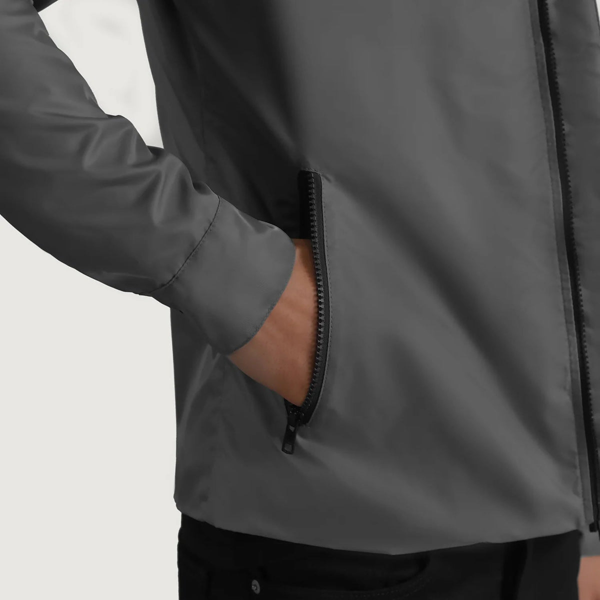 
Fóðursýn Showing Quilted Viscose Lining & Tveir hagnýtir innri vasar