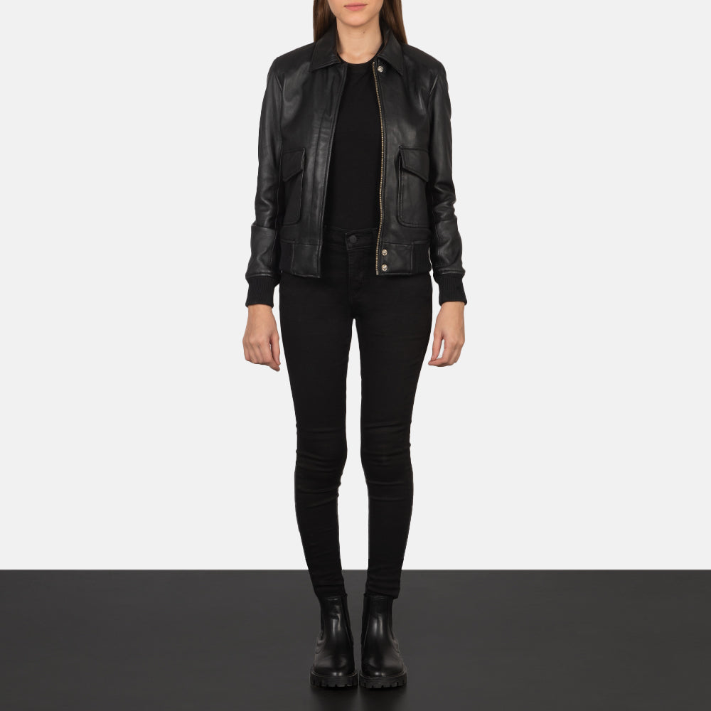 
Westa A-2 Black Leather Bomber Jacket - Hliðarsýn með vinnuvistfræðilegu ermasniði