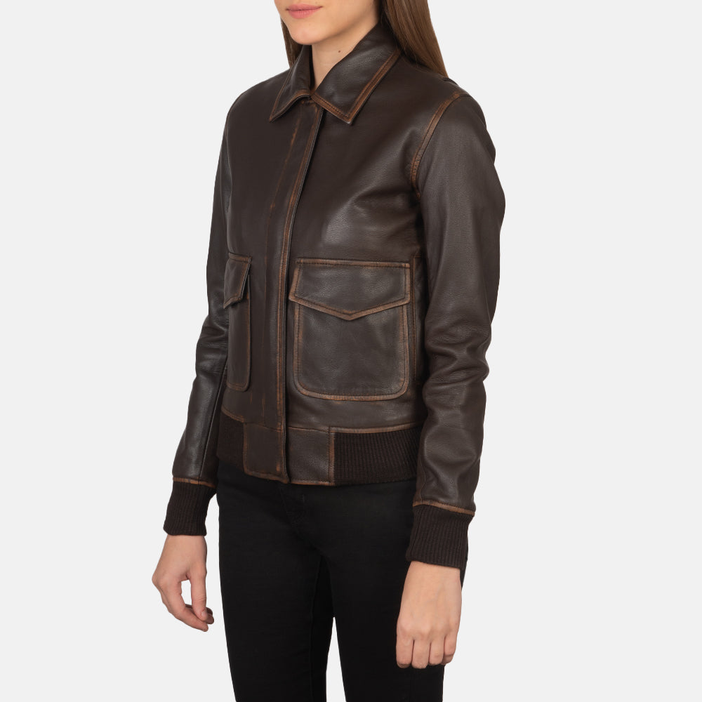 
Á módeli:  Westa A-2 Black Leather Bomber Jacket á módeli í náttúrulegu dagsbirtu