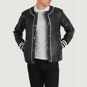 
Willis Black Leather Varsity Jacket in Black Sheepskin Leather - Að framan með sniðinni hönnun | Kaupa á netinu